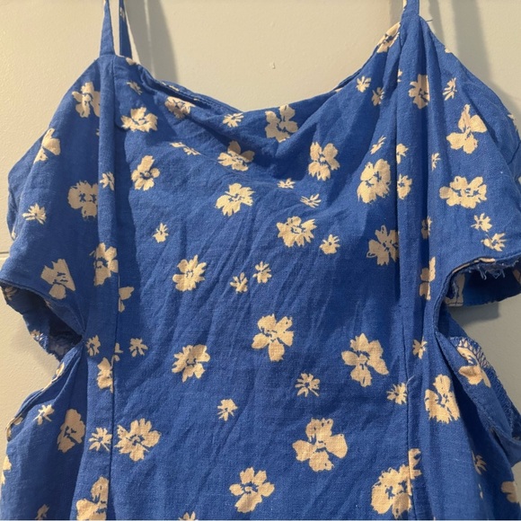 Zara Floral Blue and Cream Top - Picture 3 of 4